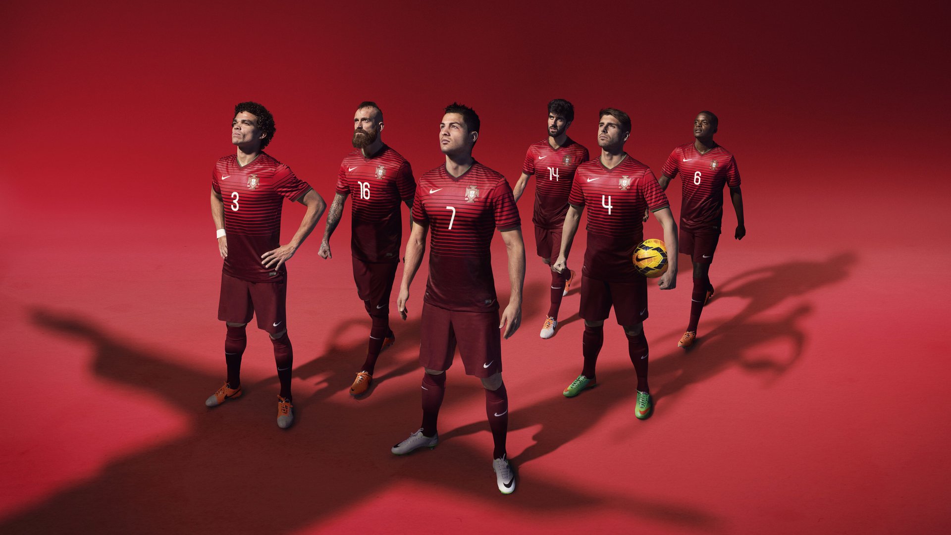 门将是否应具备出球能力适配新体系,门将出来踢球